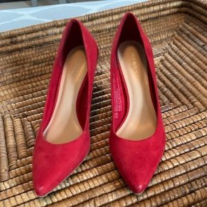 Women’s suede pumps! Size 8